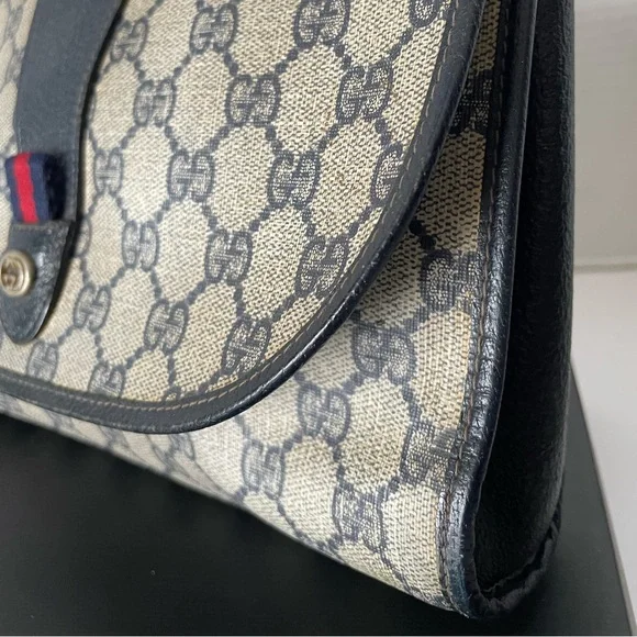 ✋🛑PRICE DROP ✋🛑Authentic Gucci Leather Clutch Crossbody/Shoulder Bag Gucci. - Picture 4 of 17